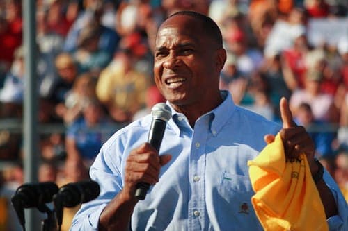 Lynn Swann Honored as Super Bowl LXI Odds Generate Excitement for Fans