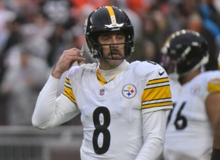 Davante Adams Defends Aaron Rodgers Amid Retirement Rumors