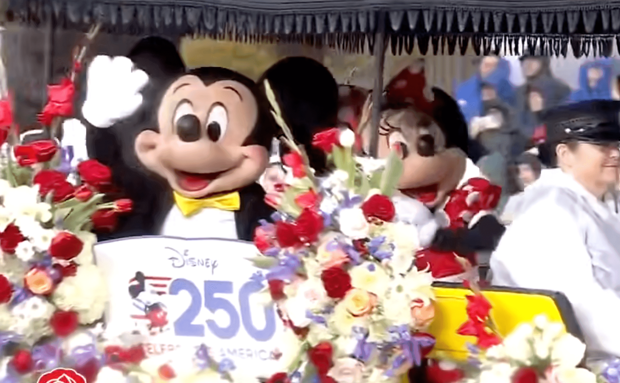 New Roaming Mickey and Friends Appear at Magic Kingdom, Exciting Fans