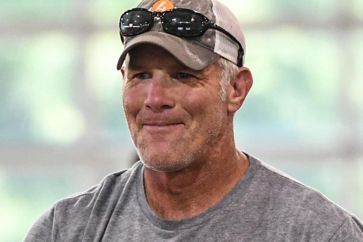 Brett Favre Addresses Parkinson's Fight, Stiffness Over Tremors Takes Focus
