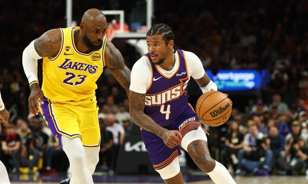 Suns and Lakers Battle to a Tie at Halftime in Thrilling Showdown