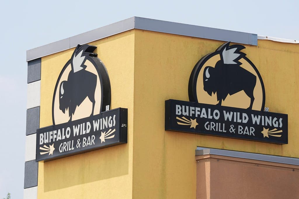 Buffalo Wild Wings Closes at Broadway Commons Sparking Community Farewell