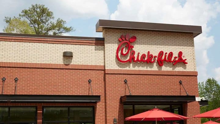 Chick-fil-A Opens in Sayville Plaza with Exciting 'Moove-in' Celebration