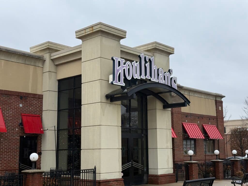 Houlihan's Closure Adds to Long Island's Chain Restaurant Losses