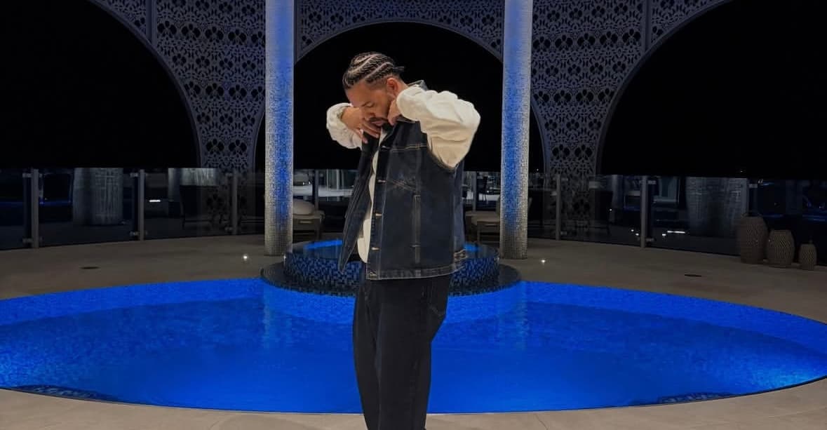 Drake Makes History as First Artist with 300 Songs Over 100M Streams