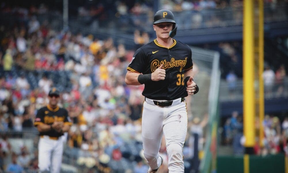 Henry Davis Faces Competition in Crowded Pirates Catchers Room