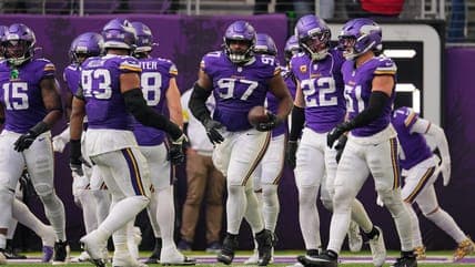 Vikings Seek Trade for Underperforming Defender Javon Hargrave
